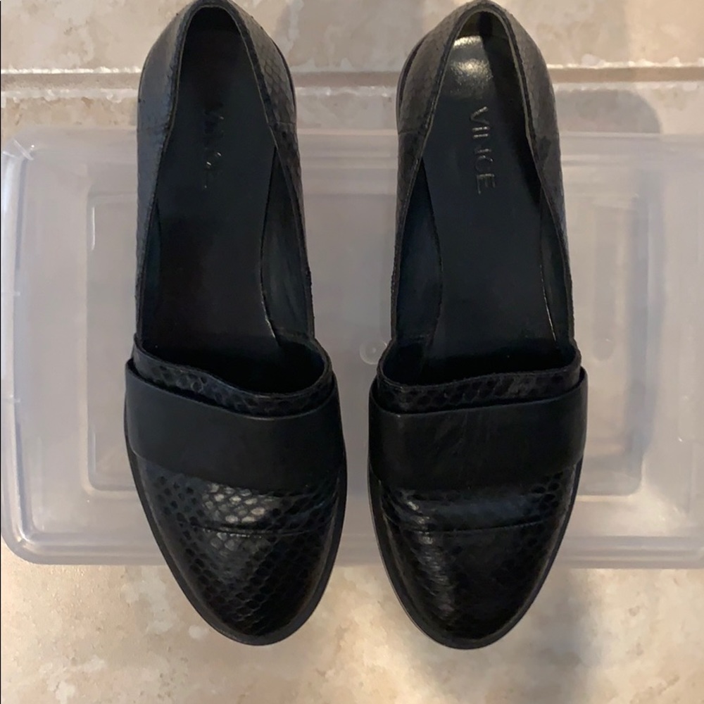 Vince Mason Black flat like new